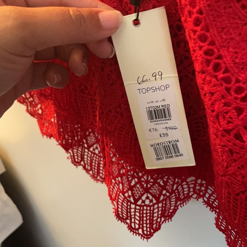 TOPSHOP Plunge Lace Peplum Top - Picture 6 of 8